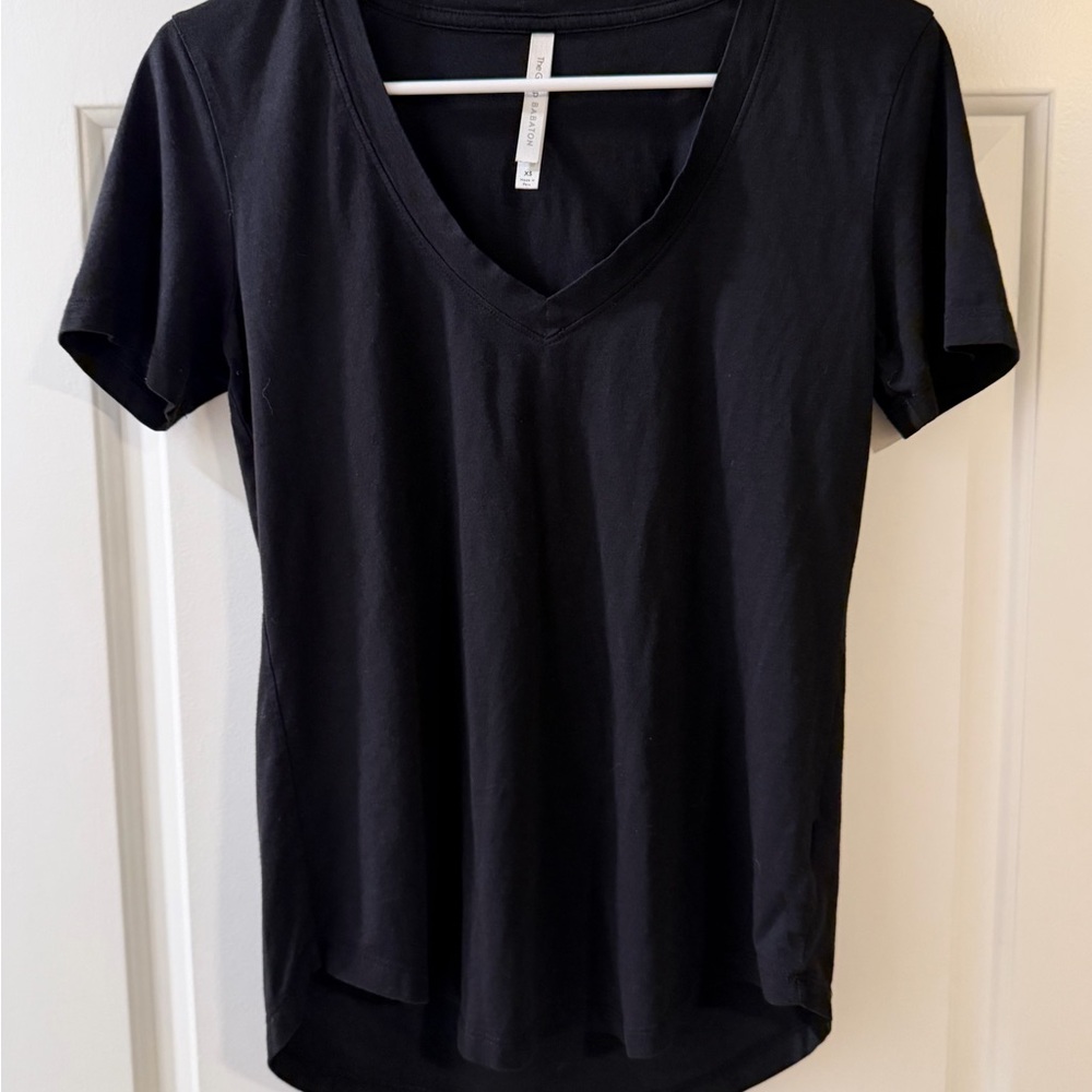 Aritzia Classic Black V-Neck Tee